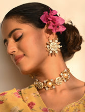 Load image into Gallery viewer, Rubaina Kundan Studs (Keerthy Suresh)