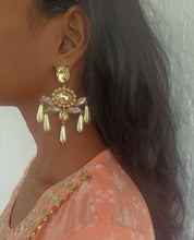 Load image into Gallery viewer, Pearl Luxe Petal Earrings