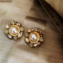 Load image into Gallery viewer, Sangria Studs