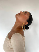 Load image into Gallery viewer, Acaba Bar Hoops (Kriti Sanon)