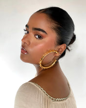 Load image into Gallery viewer, Acaba Bar Hoops (Kriti Sanon)