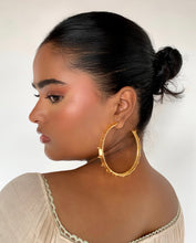 Load image into Gallery viewer, Acaba Bar Hoops (Kriti Sanon)