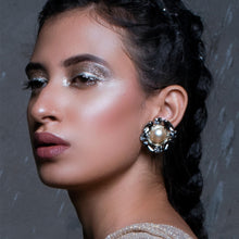 Load image into Gallery viewer, Sangria Studs