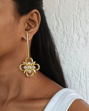 Load image into Gallery viewer, Casha Stick Earrings
