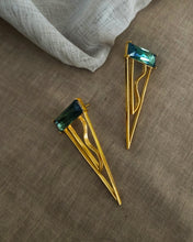 Load image into Gallery viewer, Cavella Twisted Studs
