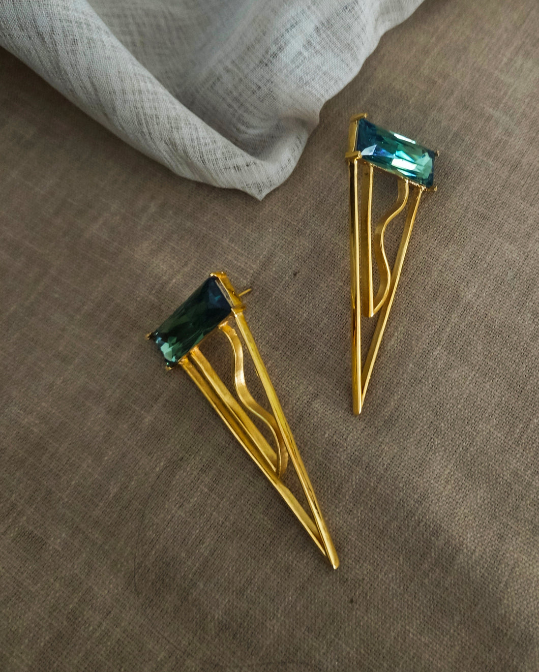 Cavella Twisted Studs