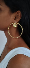 Load image into Gallery viewer, Capri Statement Hoops
