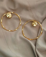 Load image into Gallery viewer, Capri Statement Hoops
