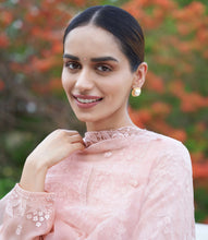 Load image into Gallery viewer, Pearl Luxe Studs (Sharvari Wagh, Mrunal Thakur, Manushi Chhilar)
