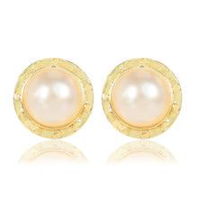 Load image into Gallery viewer, Pearl Luxe Studs (Sharvari Wagh, Mrunal Thakur, Manushi Chhilar)
