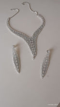 Load image into Gallery viewer, Viva Zircon Necklace Set
