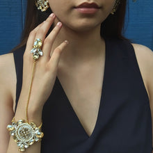 Load image into Gallery viewer, Ruheen Hand Harness
